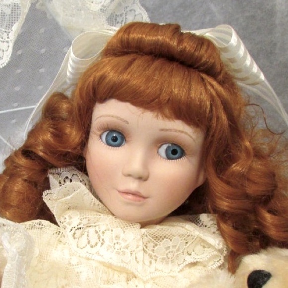 The Ashton-Drake Galleries Victorian Lace Collection Doll “Colleen” - Picture 2 of 14